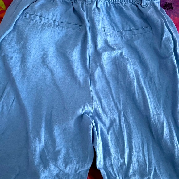 Sky blue light weight pants . Fabulous fit . Size Medium. - Picture 3 of 4